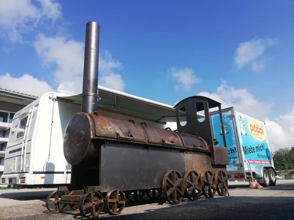 Unsere selbst gebaute Grilllok bei einer Veranstaltung